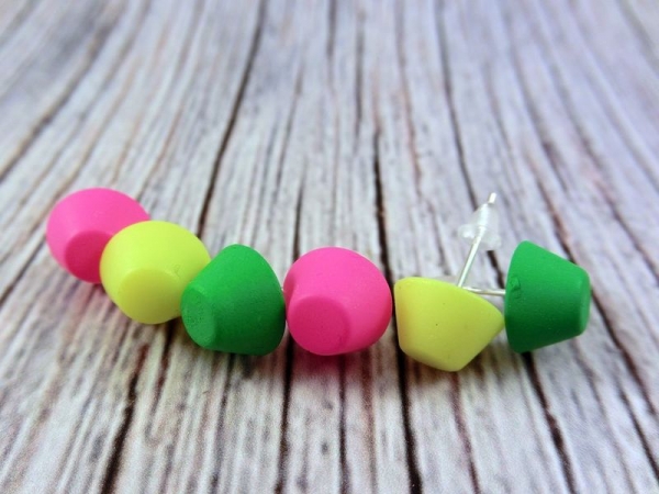 Ohrstecker fluoreszierend